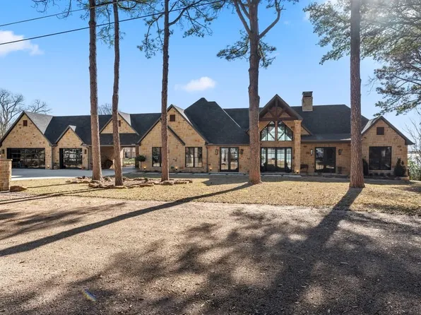 135 N Merlin Dr, Mabank, TX 75156