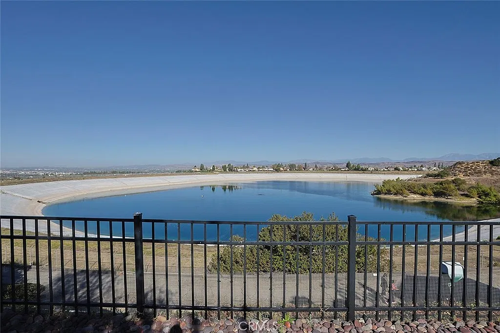 3 bed, 1766 sqft, $4,295 — Photo 2