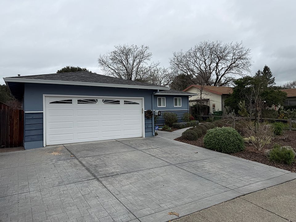 1st image of 891 Holly Ln
