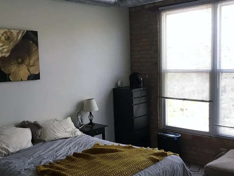 1855 N Oakley Ave #B — Photo 17