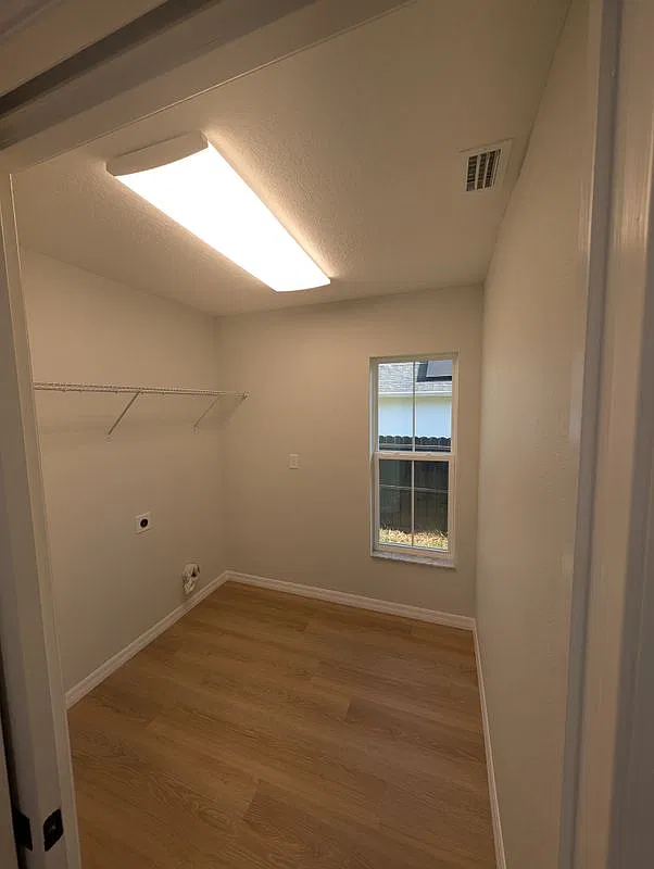 3 bed, 2.0 bath, 1372 sqft, $1,700 — Photo 3
