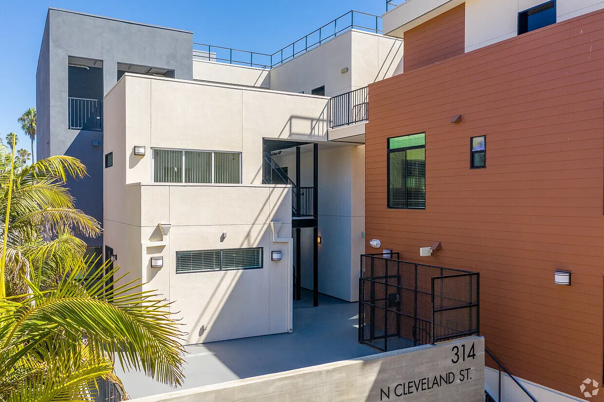 2 bed, 1035 sqft, $3,695 — Photo 2
