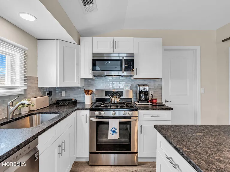 208 Mallard Ln — Photo 21