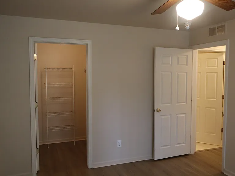 4580 Berkshire Dr — Photo 29