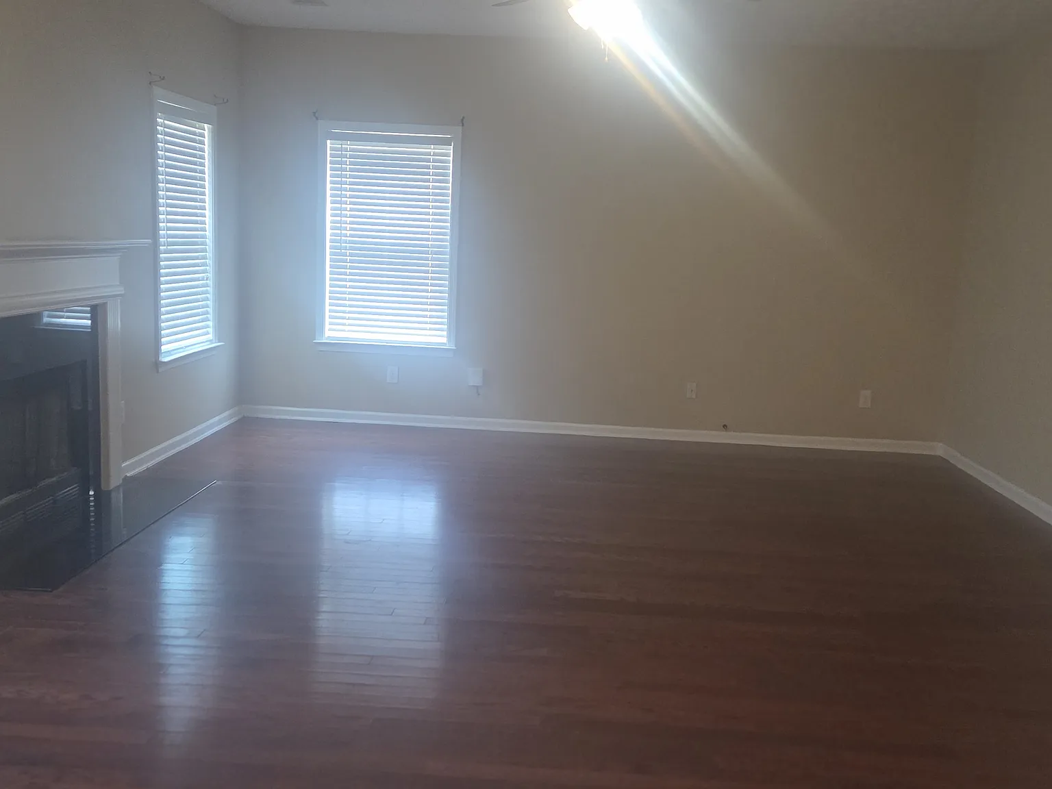 4 bed, 3000 sqft, $2,300 — Photo 2