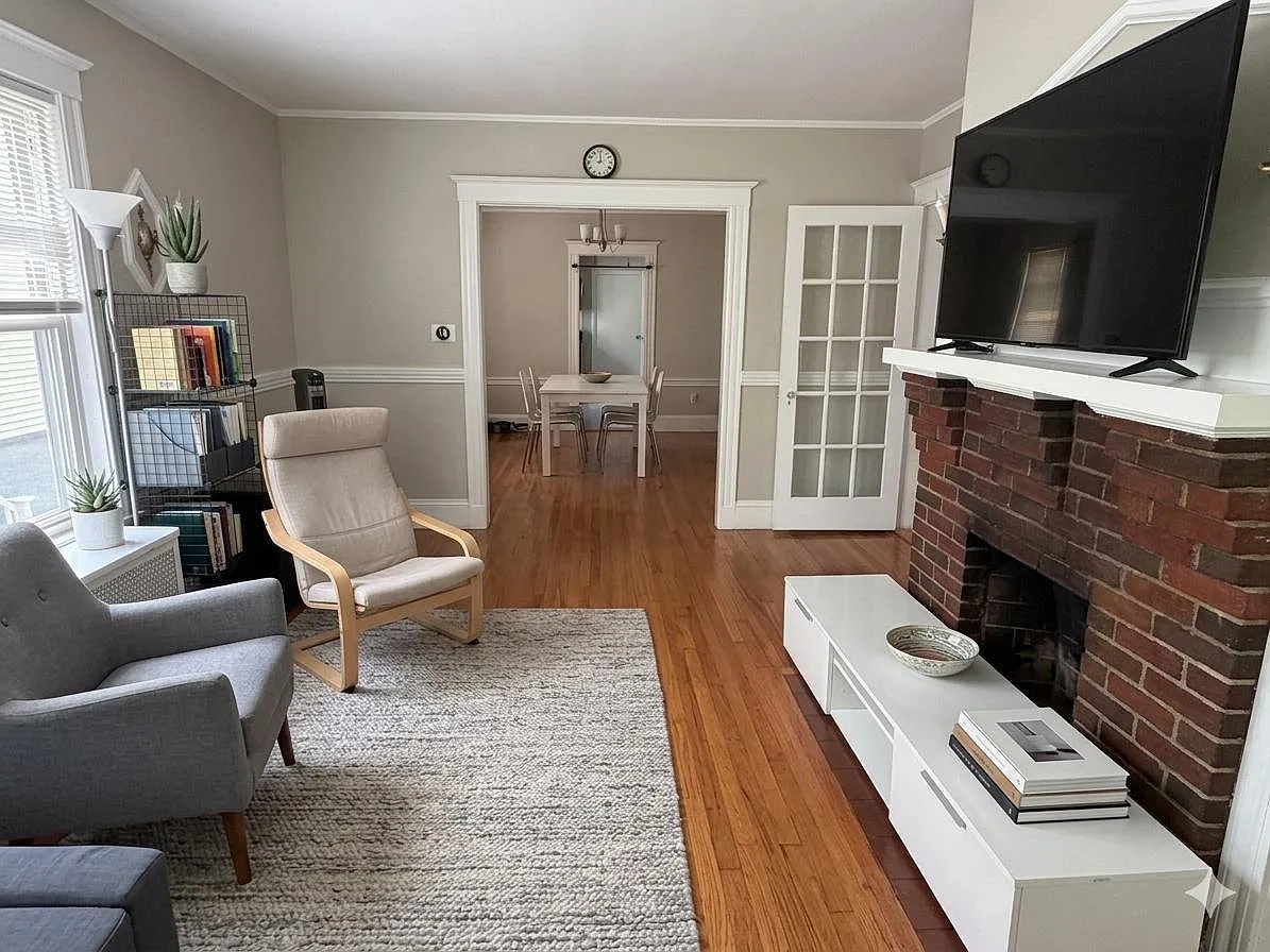 3 bed, 1400 sqft, $3,300 — Photo 2