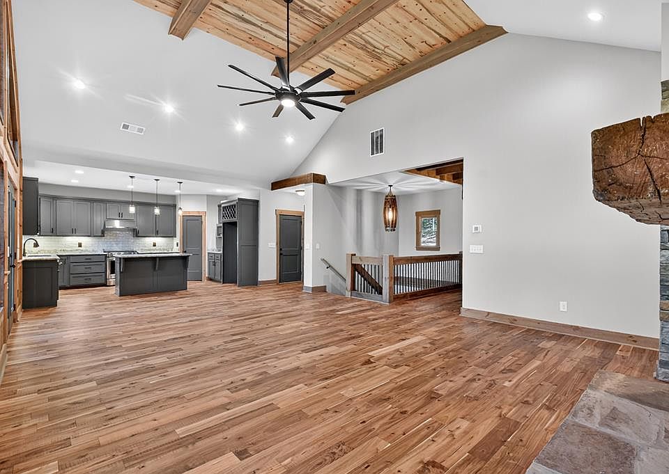13th image of 382 Pocaset Dr