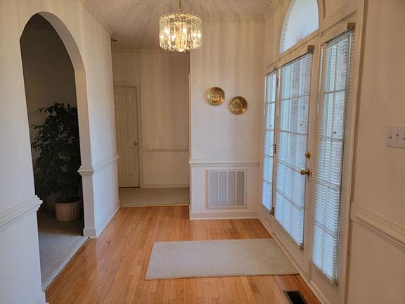 3rd image of 304 Pointe Dr