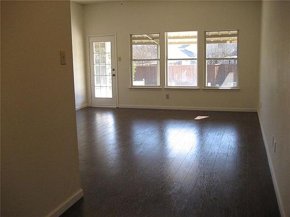 5th image of 2050 Oakglen Dr
