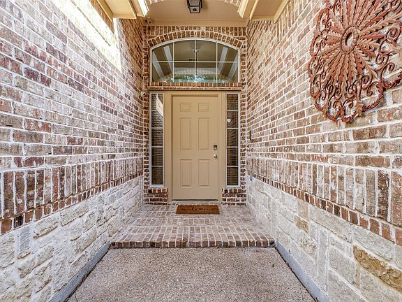 2nd image of 2322 Luscombe Ln