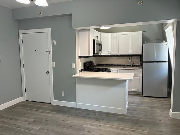 2nd image of 520 34th St