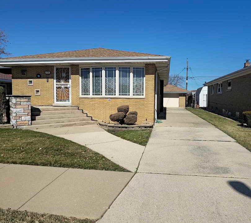 2nd image of 2756 W 85th St