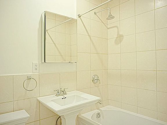 4th image of 2908 31st Ave APT D10