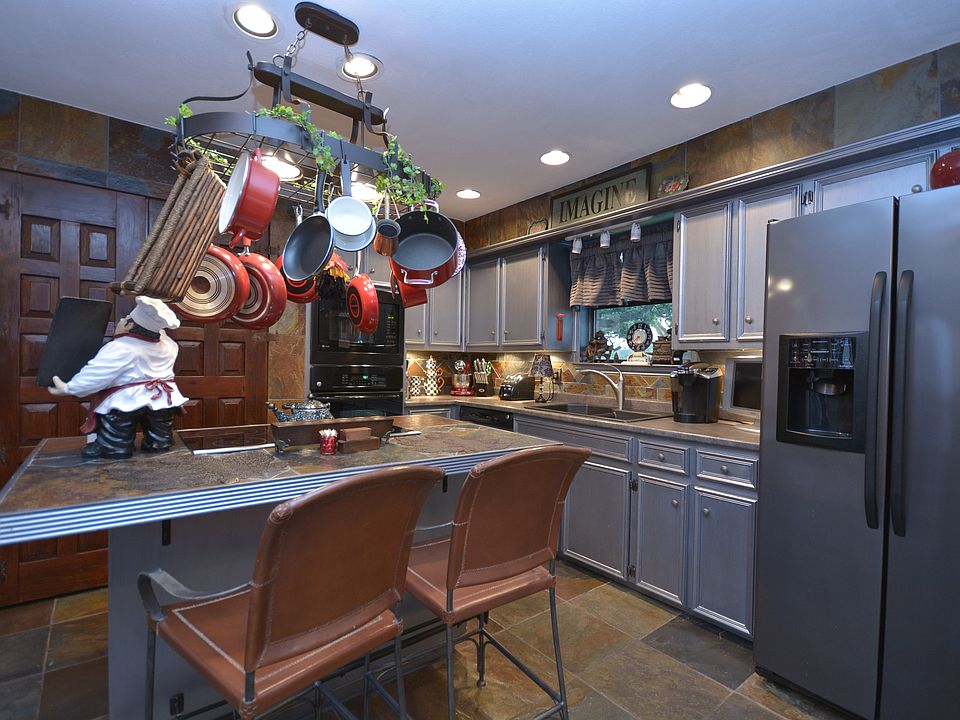1st image of 124 Lakeway Dr
