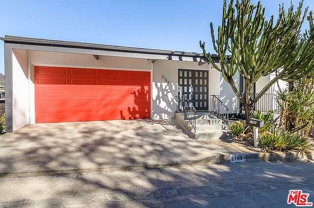 1st image of 2788 Hollyridge Dr