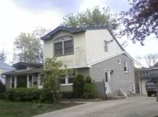 1950 Bristol Cir, Carpentersville, IL 60110