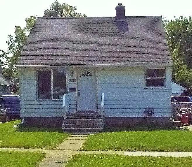 3 bed, 1.5 bath, 960 sqft, $1,685 — Photo 1
