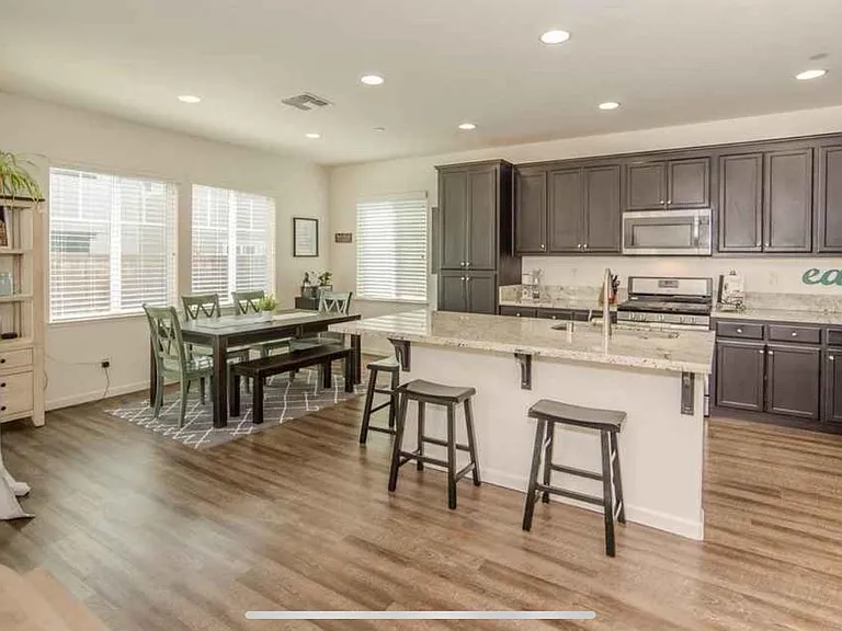1160 Dartmouth Cir — Photo 2