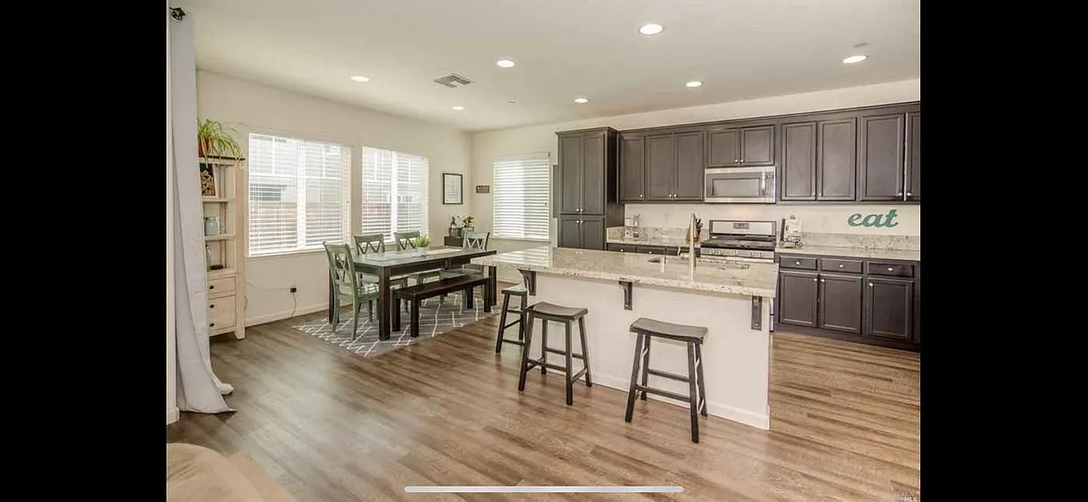 Building Photo - 1160 Dartmouth Cir