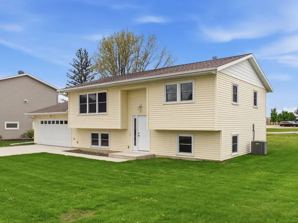 1 S Western Ave, New Hampton, IA 50659