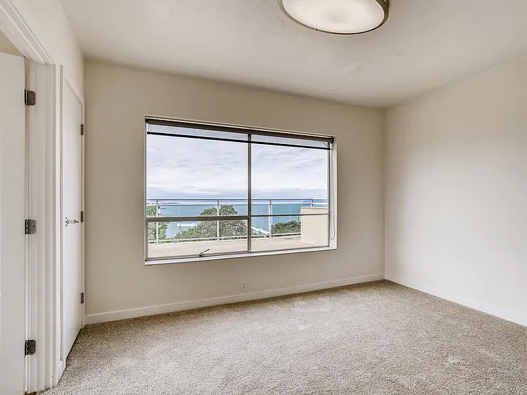 Skyline House — Photo 8