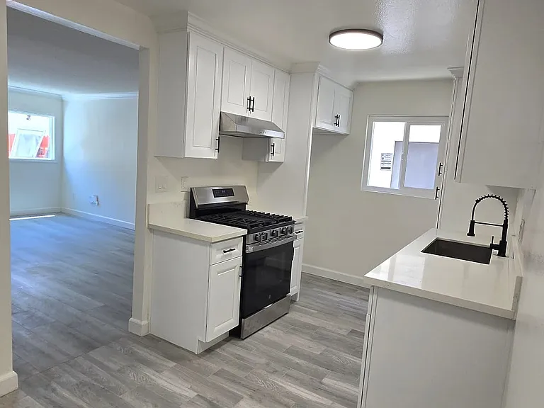 1334 Engracia Ave — Photo 3