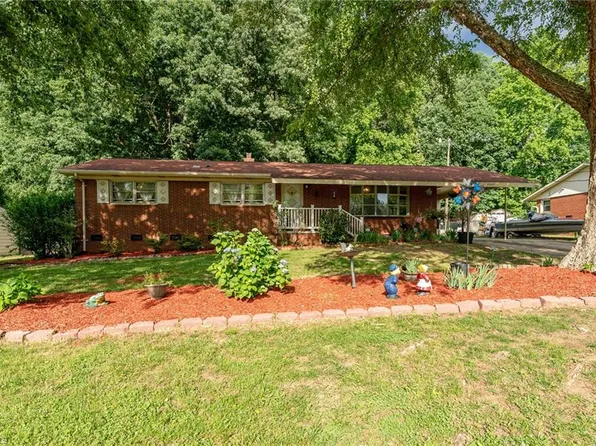 2003 Random Dr, Greensboro, NC 27407