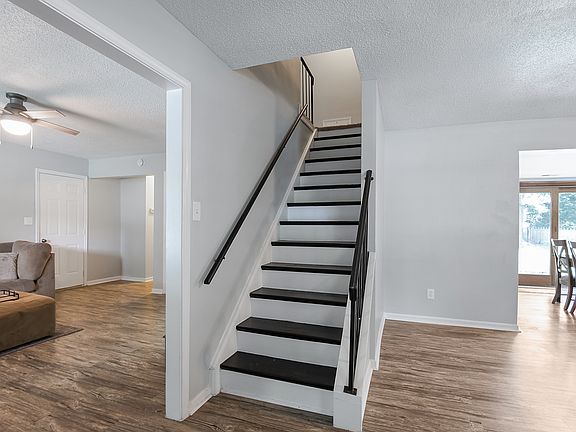 4th image of 1437 Woodside Ct S