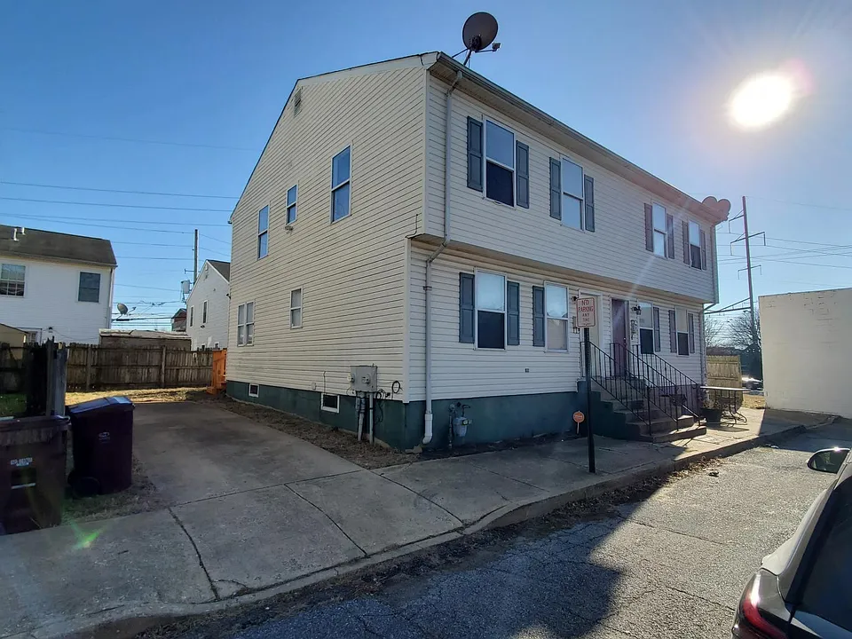 1220 Forrest St