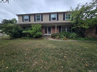 31129 Sturbridge St, Farmington Hills, MI 48331