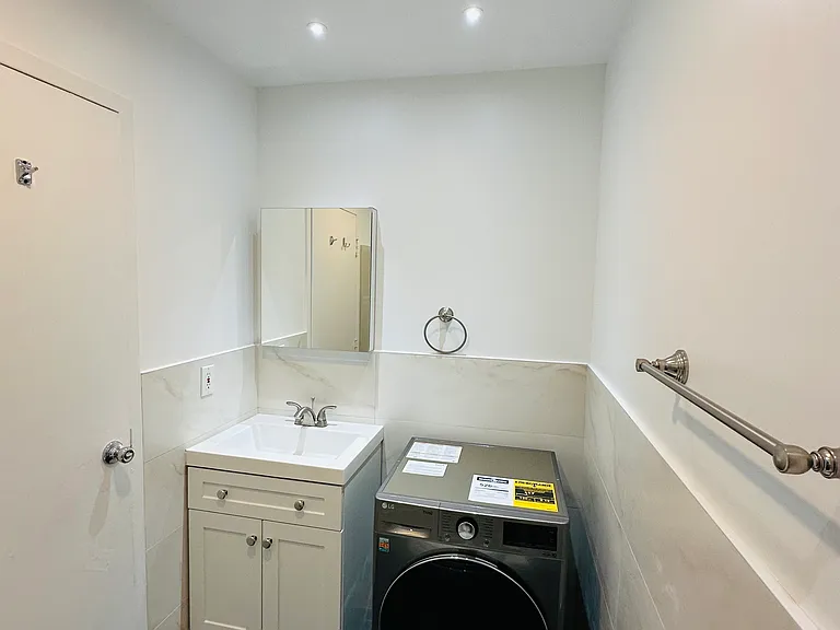94 Washington St #28 — Photo 10