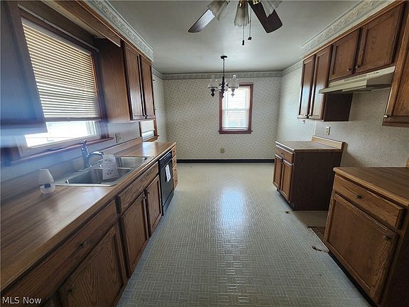 3rd image of 105 Helena Dr