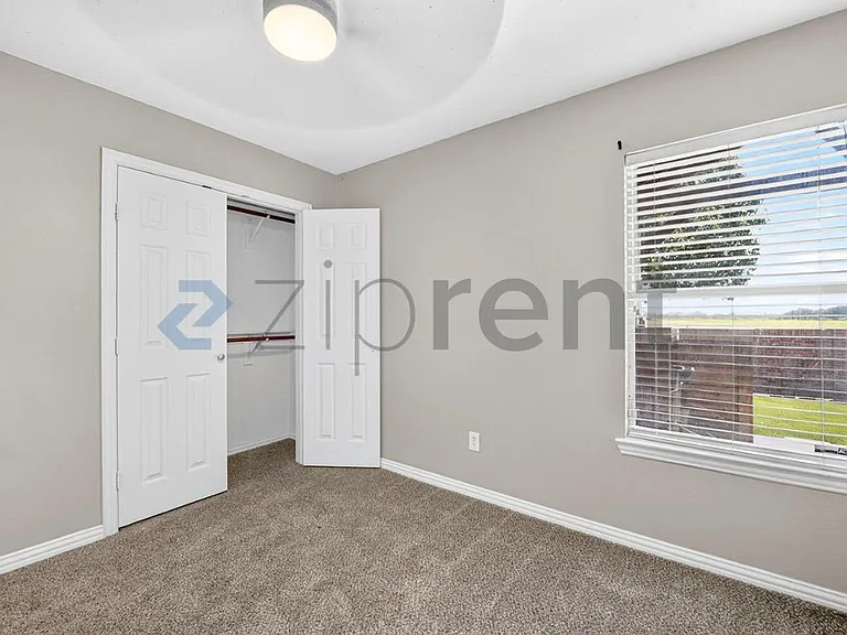 5228 Lake Grove Dr — Photo 22