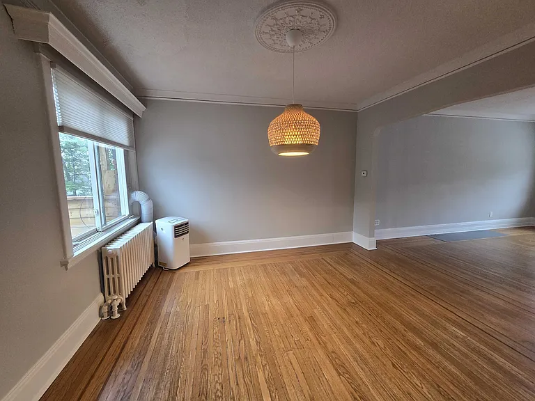 1047 Main St E #1 — Photo 13