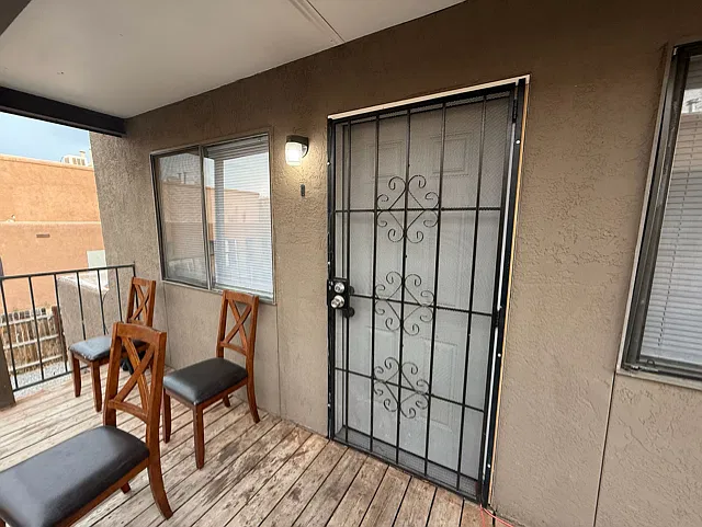 2 bed, 1.0 bath, 800 sqft, $1,300 — Photo 2