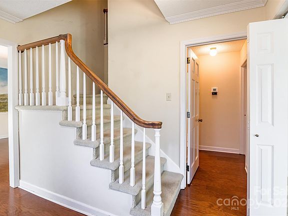 4th image of 207 Grady Dr