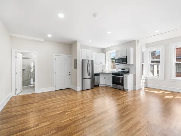 2309 Green St #3F, Philadelphia, PA 19130