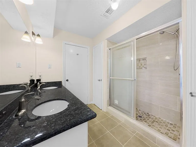 12406 Sarti St — Photo 24