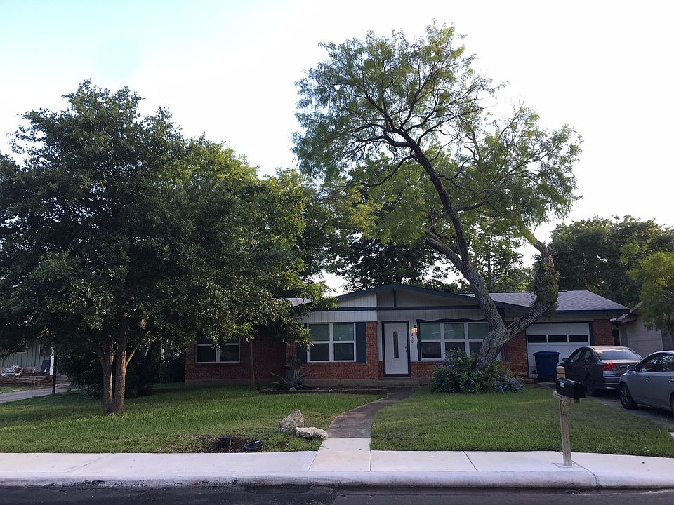 1st image of 230 Middlebury Dr