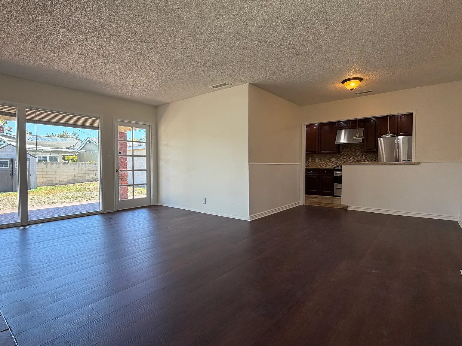 3 bed, 1210 sqft, $3,800 — Photo 4