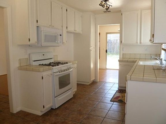 4th image of 623 Hovey Way