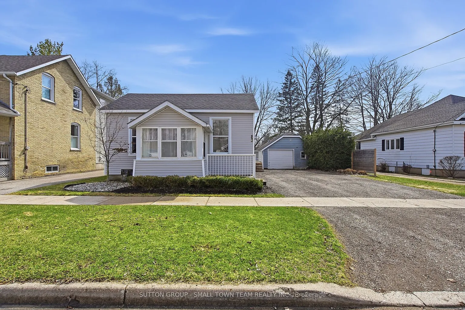 83 John St W photo 1