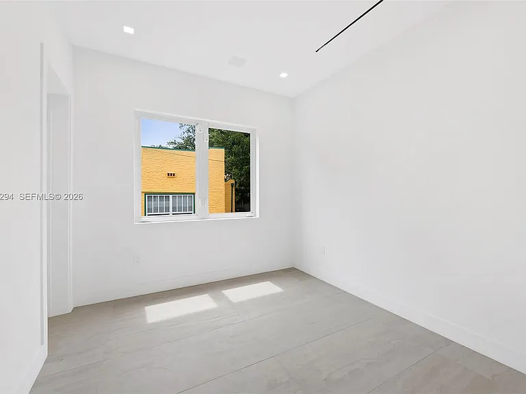 1615 NE 3rd Ct — Photo 26