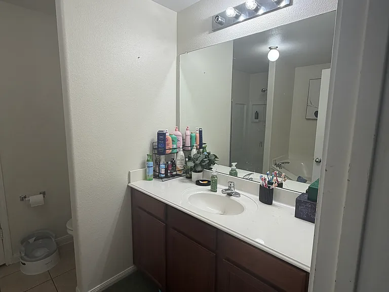 725 Lazy Crest Dr — Photo 3