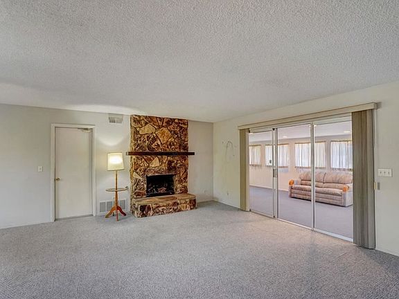 5th image of 909 Rock Springs Rd