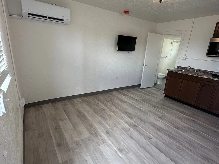 201 S Main St #8 — Photo 3