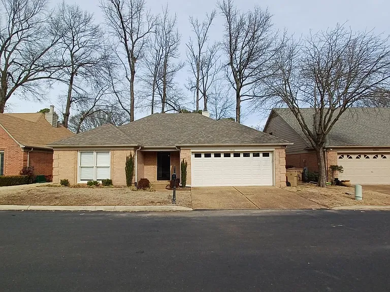 Bears Paw Cir — Photo 1