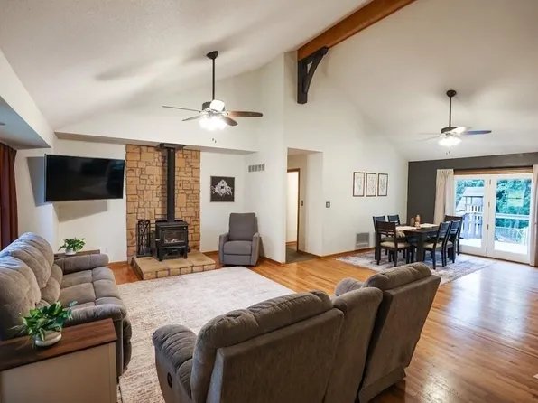 13206 Parallel Pkwy, Kansas City, KS 66109