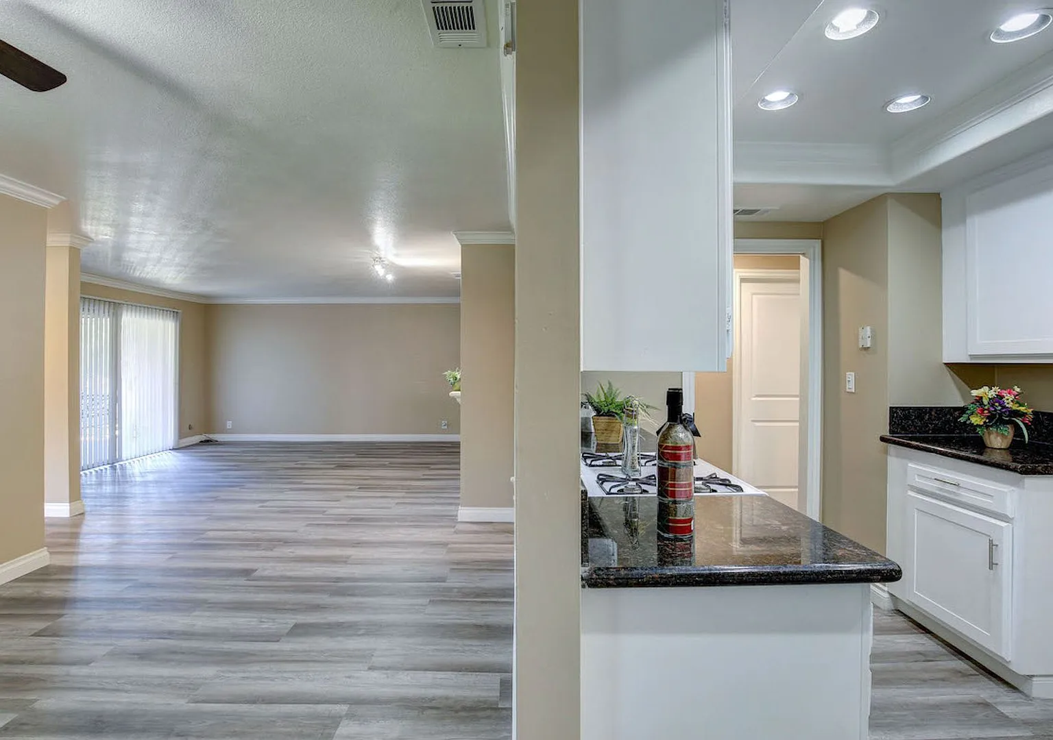 Walnut Avenue Apartments — Photo 3