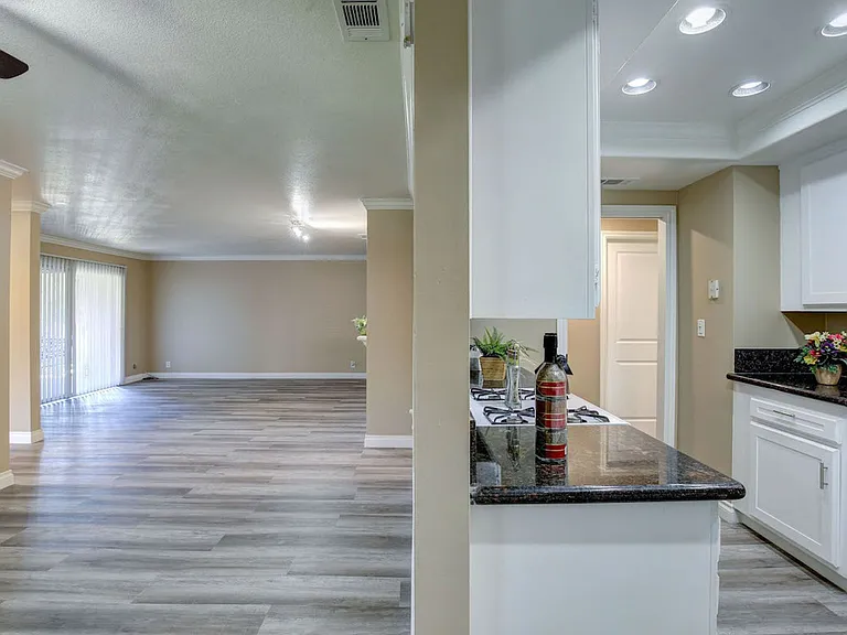 6830 Rosemead Blvd — Photo 7